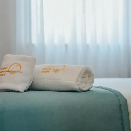 Yellow Sweet - Maria E Beatriz