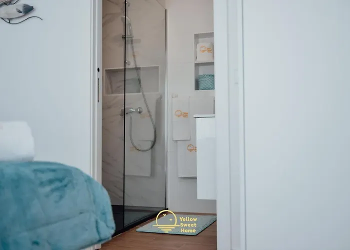 Yellow Sweet - Maria E Beatriz *