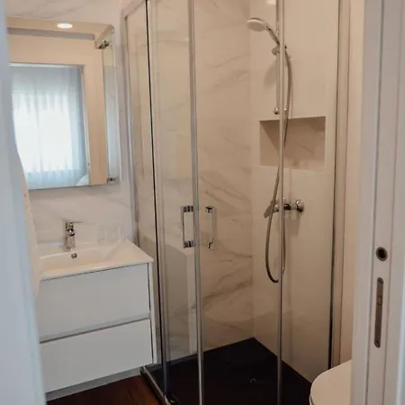 Yellow Sweet - Maria E Beatriz Nyaraló Nazaré