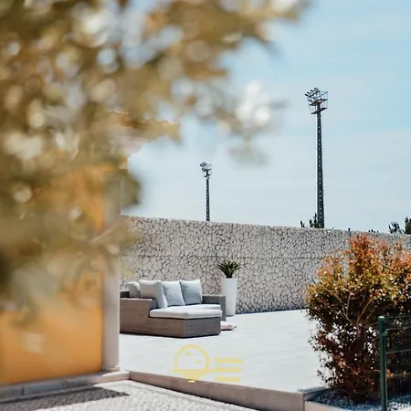 Yellow Sweet - Maria E Beatriz Nyaraló