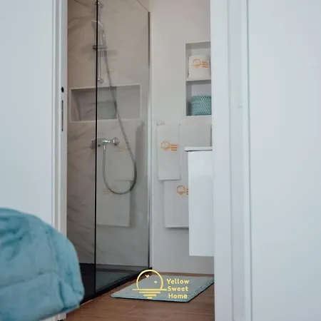 Yellow Sweet - Maria E Beatriz *