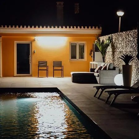 Yellow Sweet - Maria E Beatriz Nyaraló *