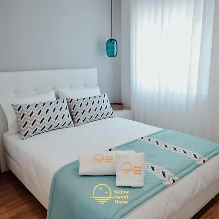 Yellow Sweet - Maria E Beatriz *