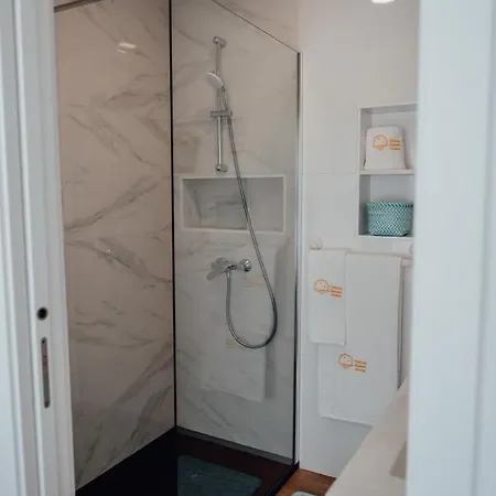 Yellow Sweet - Maria E Beatriz Nyaraló *