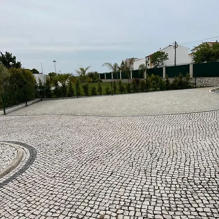 Yellow Sweet - Maria E Beatriz Nyaraló *