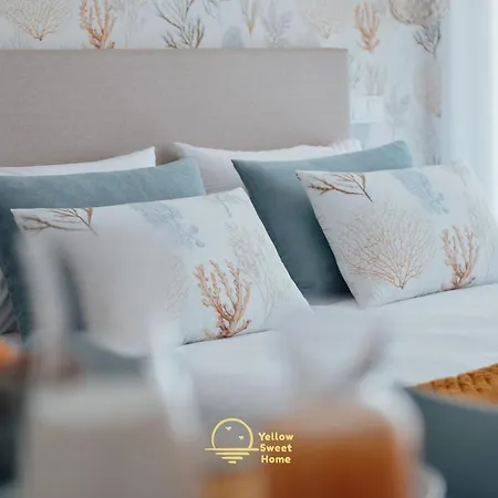 Yellow Sweet - Maria E Beatriz Nyaraló