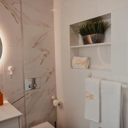 Yellow Sweet - Maria E Beatriz Nyaraló