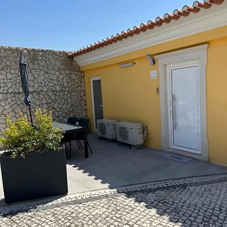 Yellow Sweet - Maria E Beatriz Nyaraló *