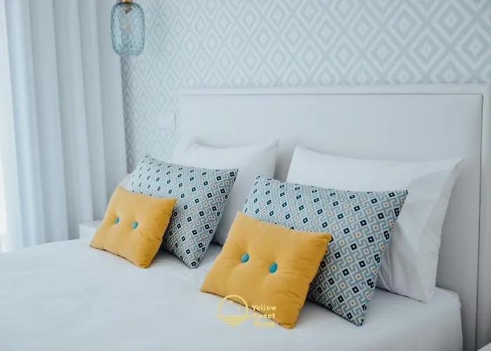 Yellow Sweet - Maria E Beatriz