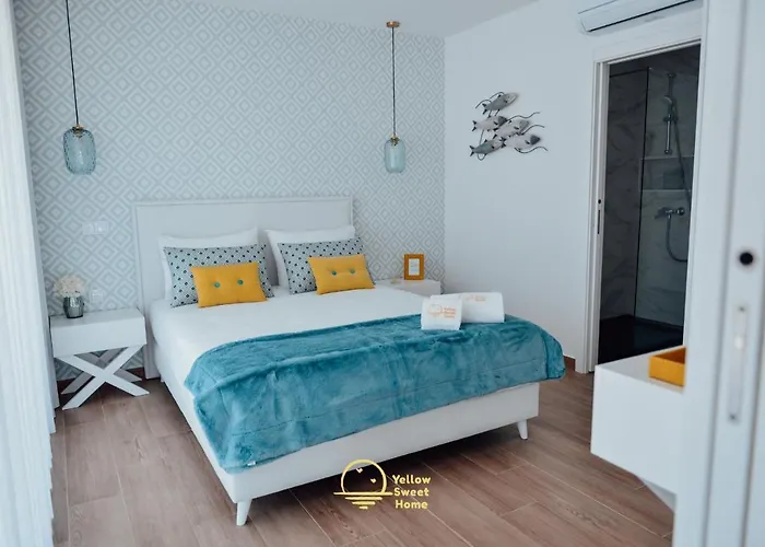 Yellow Sweet - Maria E Beatriz Nazare