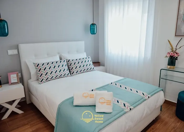 Yellow Sweet - Maria E Beatriz *